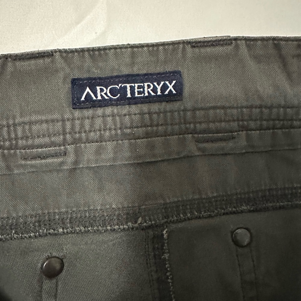 Men’s Arc’Teryx green pants 34 waist/32 inseam